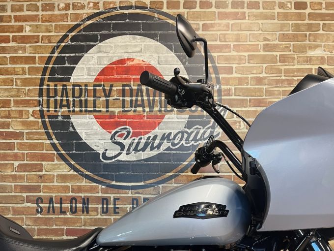 HARLEY-DAVIDSON TOURING ROAD GLIDE 1923 4