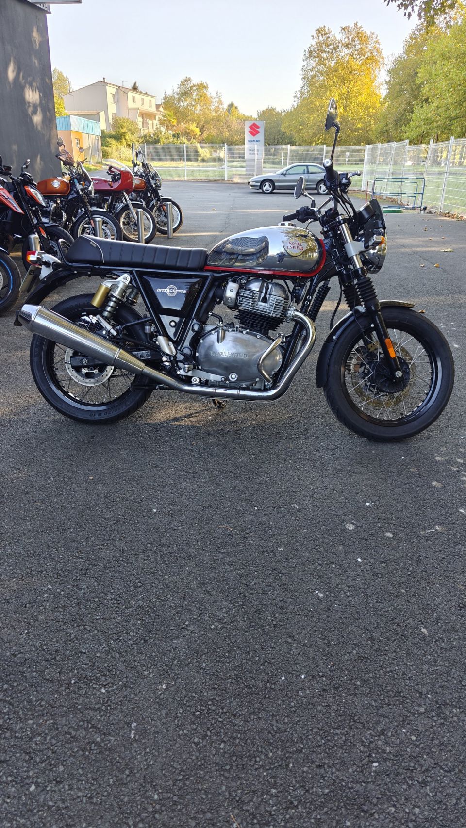 ROYAL ENFIELD INTERCEPTOR 4