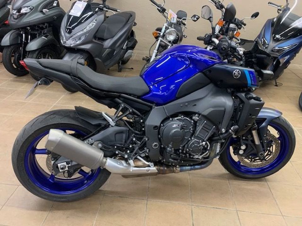 YAMAHA MT-10 4