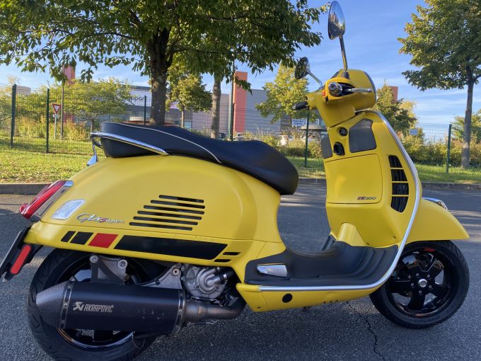 VESPA GTS 300 SUPERSPORT 4