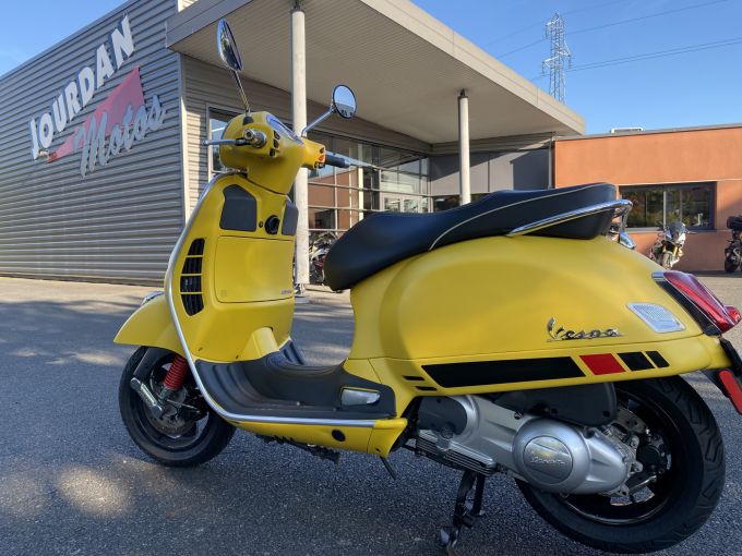 VESPA GTS 300 SUPERSPORT 4