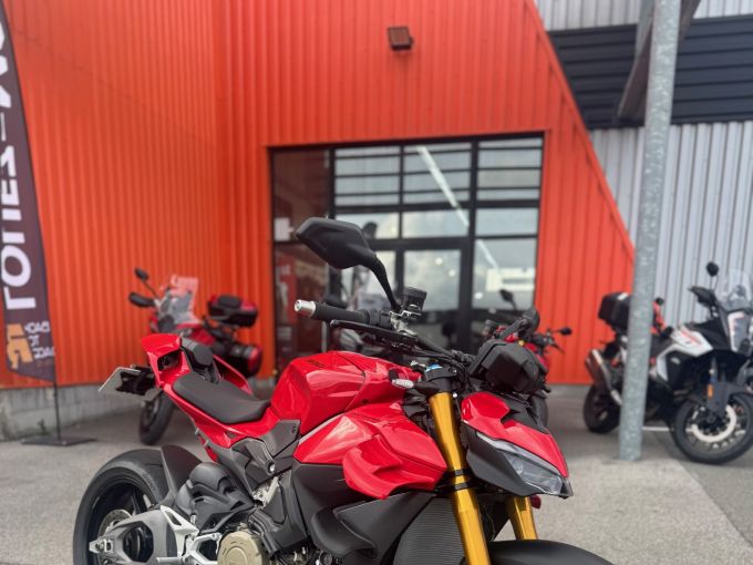 DUCATI STREETFIGHTER V4S 4