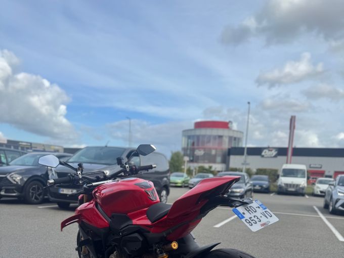 DUCATI STREETFIGHTER V4S 4