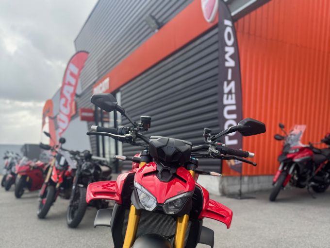 DUCATI STREETFIGHTER V4S 4