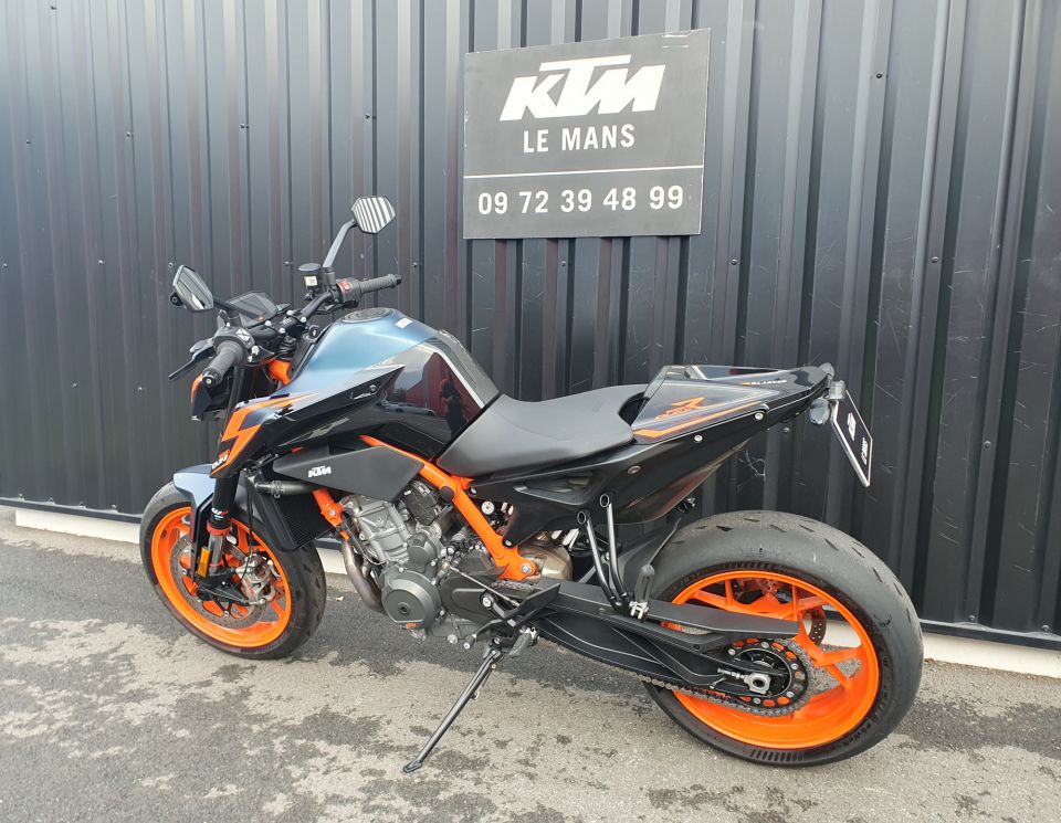 KTM 890 DUKE R 4