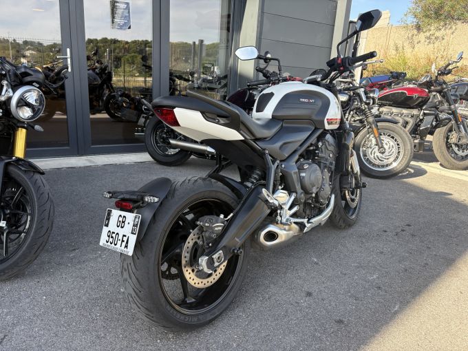 TRIUMPH TRIDENT 660 4