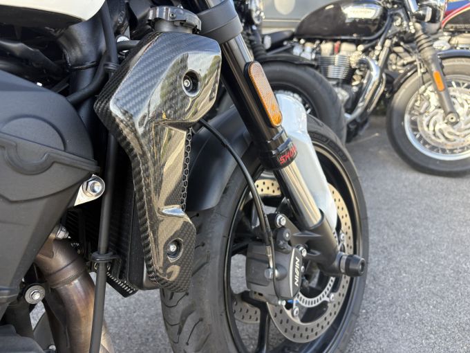 TRIUMPH TRIDENT 660 4