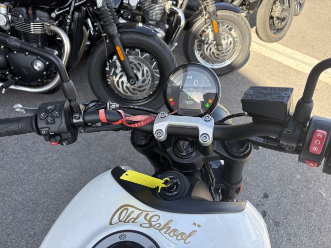 TRIUMPH TRIDENT 660 4