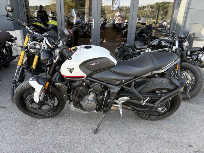 TRIUMPH TRIDENT 660 4