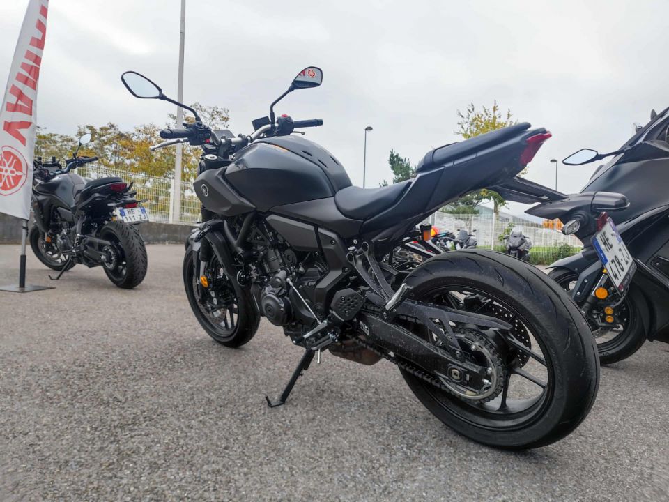 YAMAHA MT-07 4