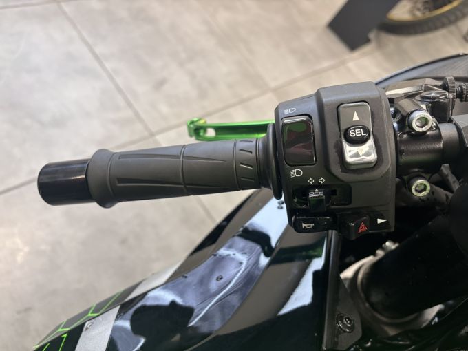 KAWASAKI ZX-6R 636 4