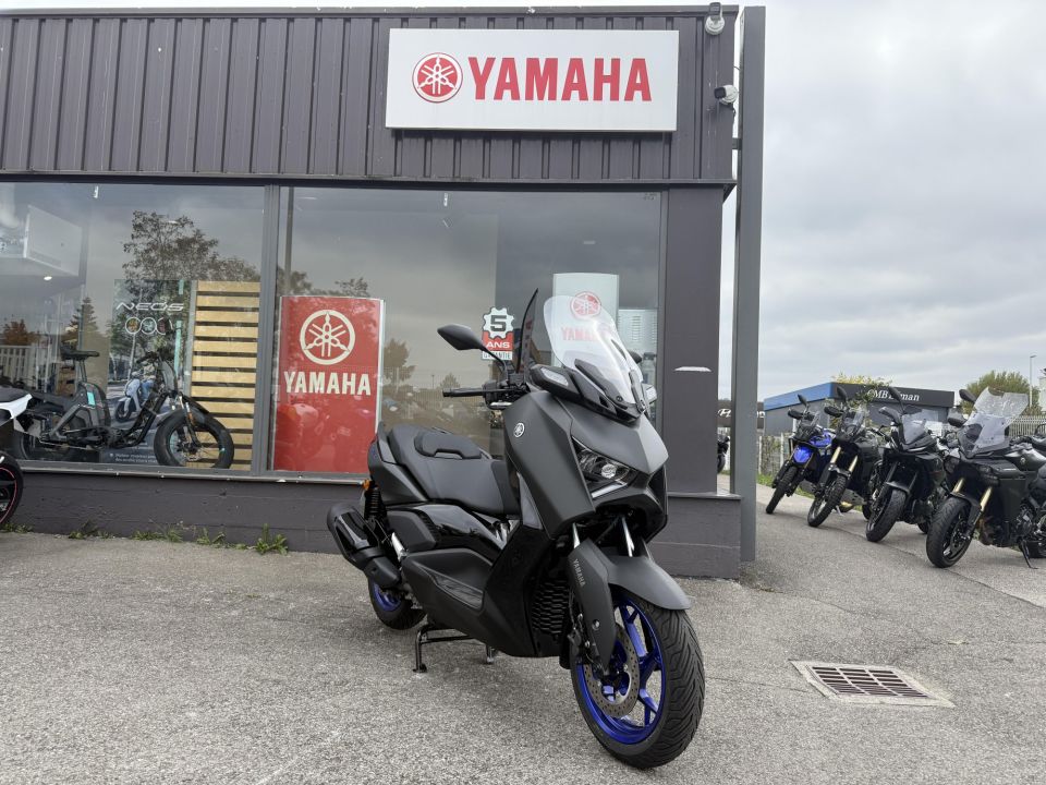 YAMAHA XMAX 300 4