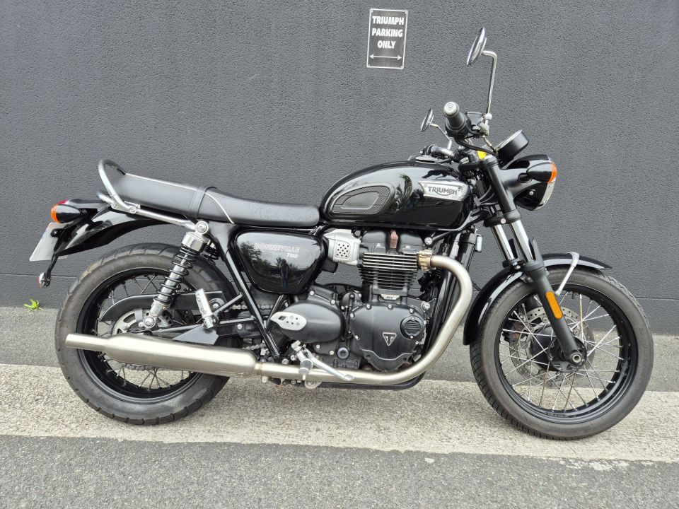 TRIUMPH BONNEVILLE T100 900 4