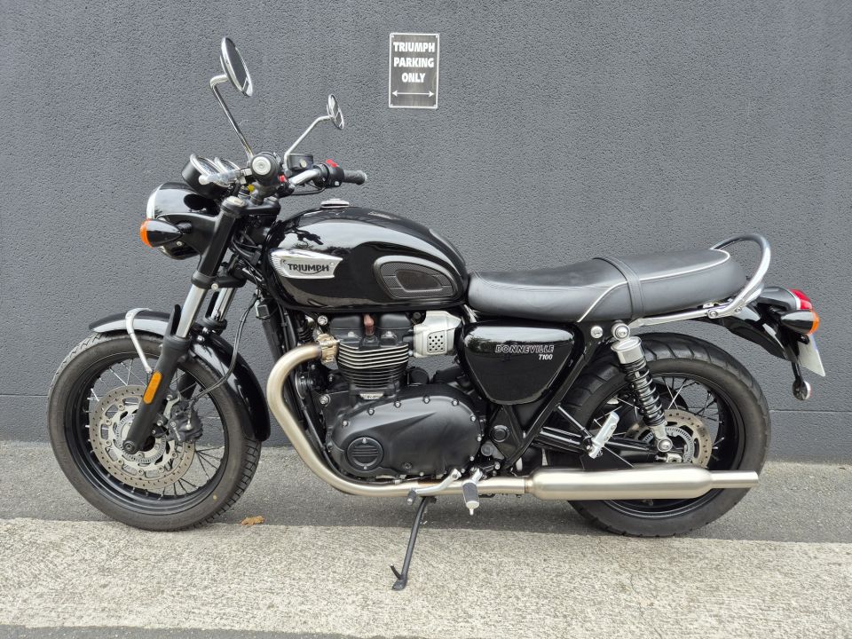 TRIUMPH BONNEVILLE T100 900 4