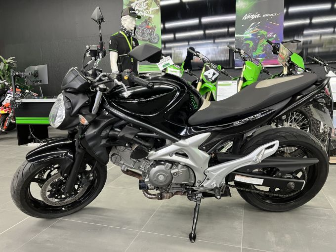 SUZUKI GLADIUS 650 4