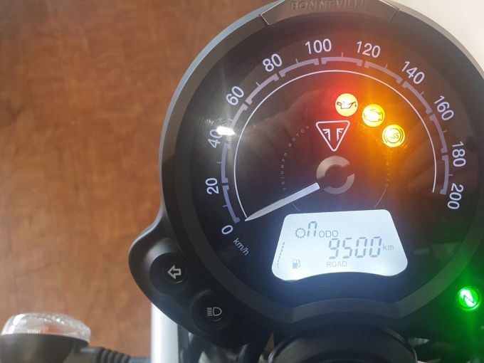 TRIUMPH STREET SCRAMBLER  900 4