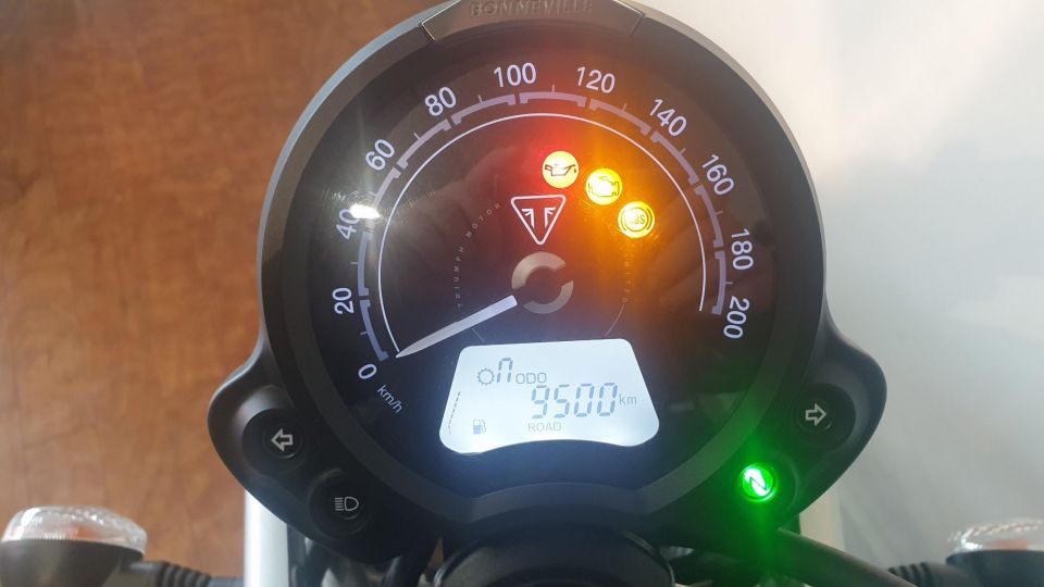 TRIUMPH STREET SCRAMBLER  900 4