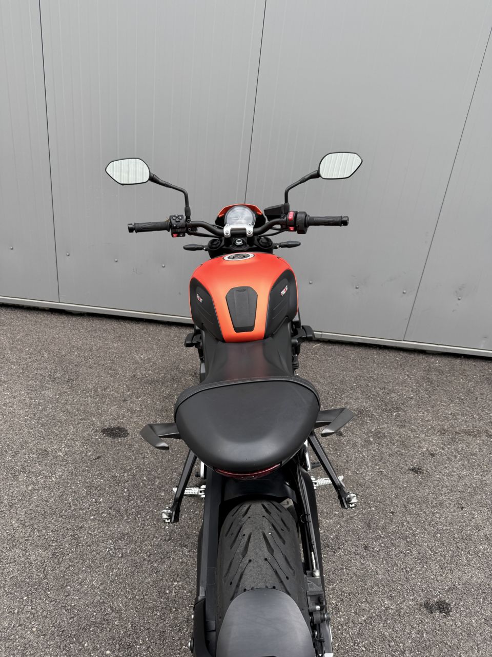 TRIUMPH TRIDENT 660 4