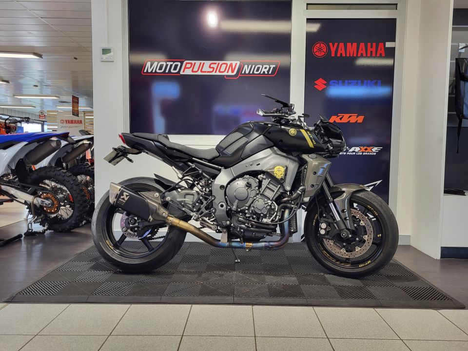 YAMAHA MT-10 4