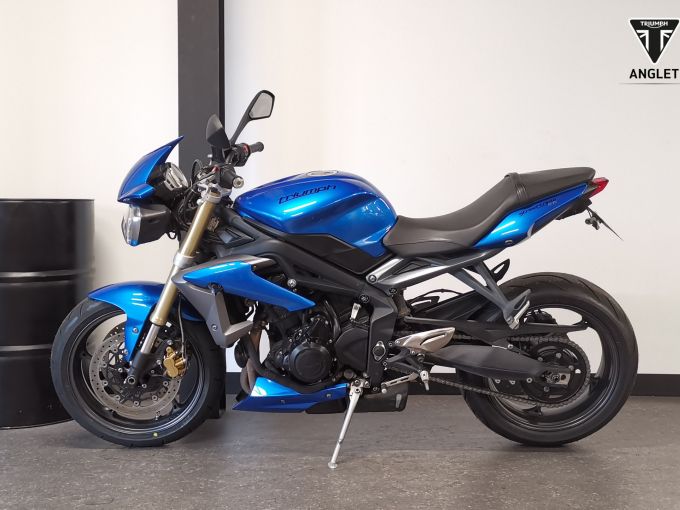 TRIUMPH STREET TRIPLE 675 4