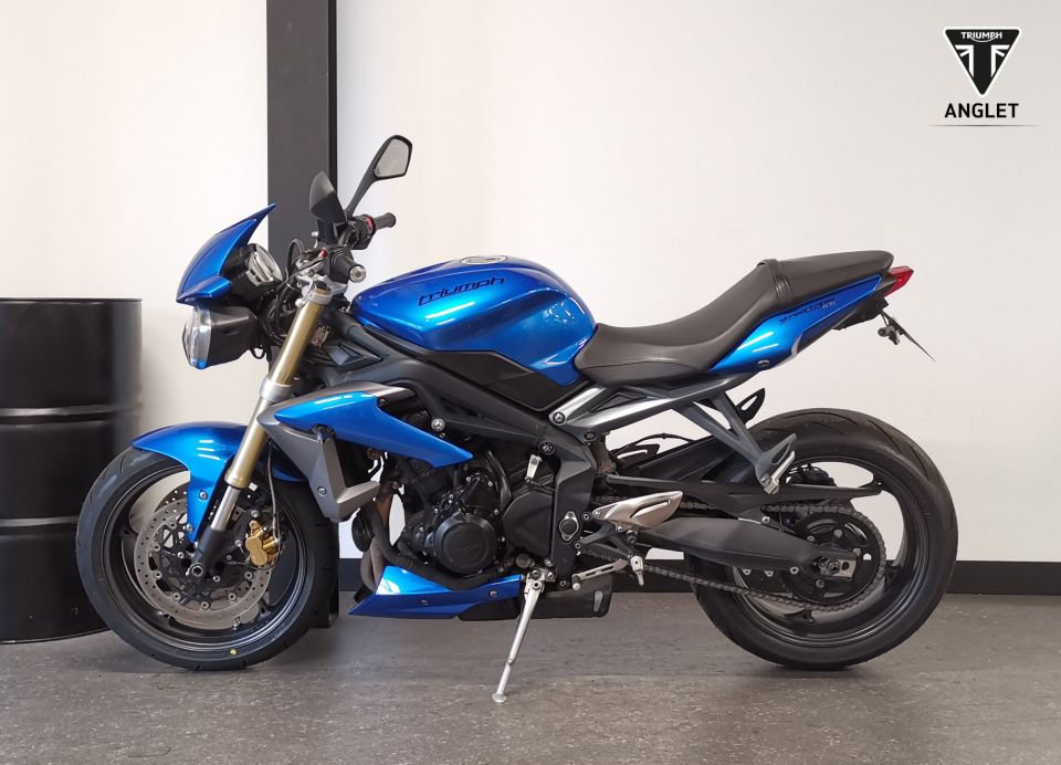 TRIUMPH STREET TRIPLE 675 4