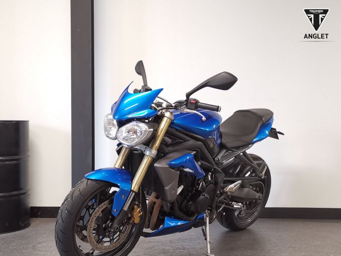 TRIUMPH STREET TRIPLE 675 4