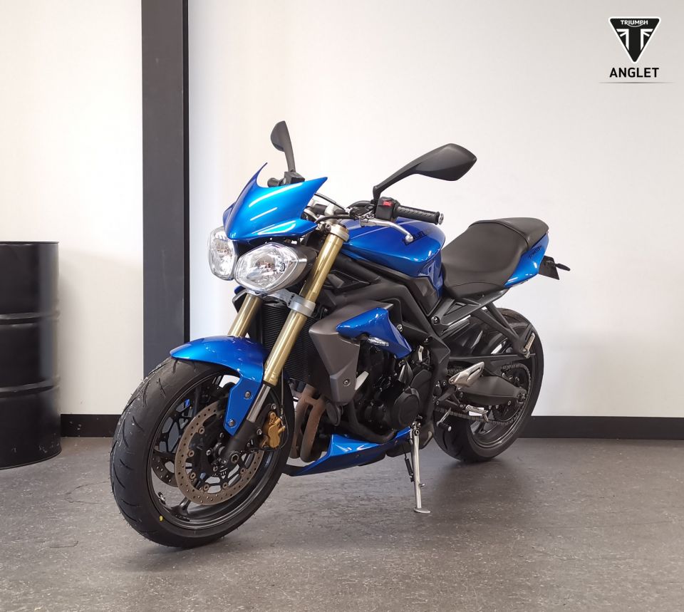TRIUMPH STREET TRIPLE 675 4
