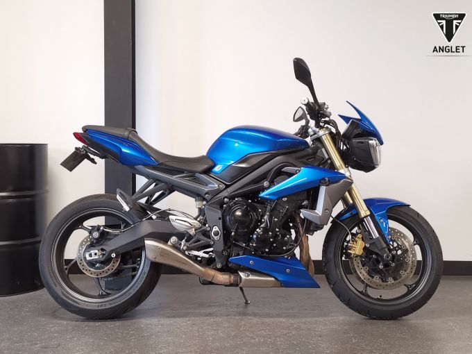 TRIUMPH STREET TRIPLE 675 4