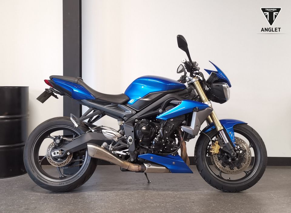 TRIUMPH STREET TRIPLE 675 4