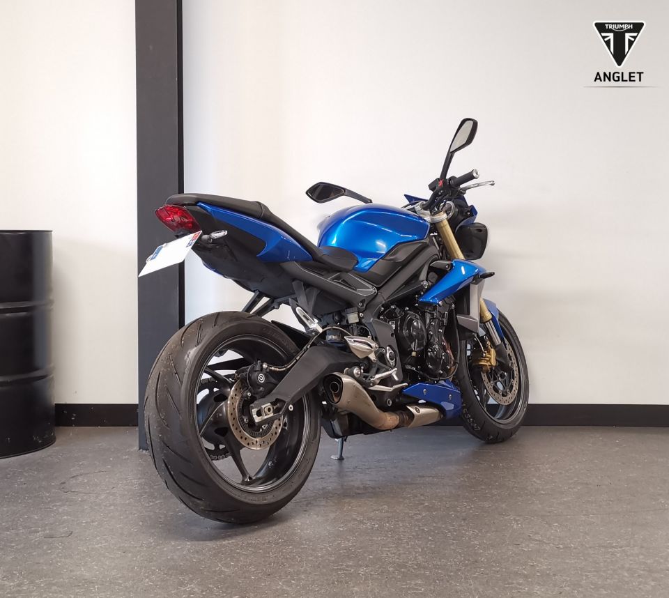 TRIUMPH STREET TRIPLE 675 4