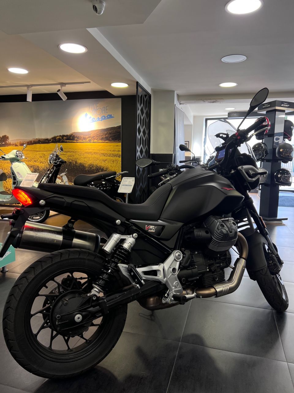 MOTO GUZZI V85 TT 850 4