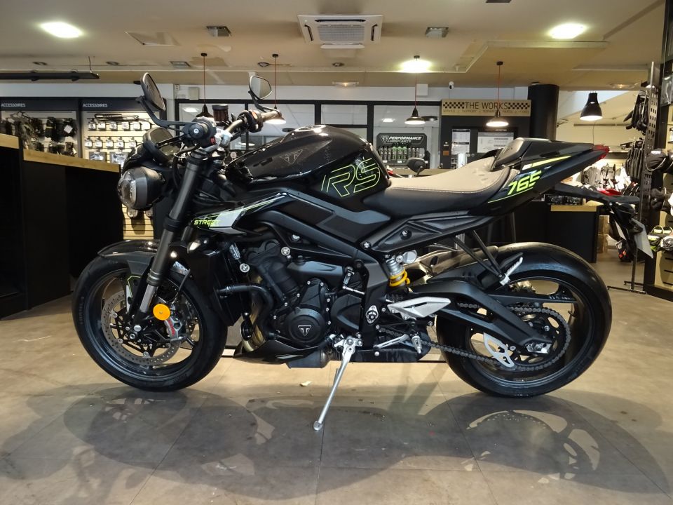 TRIUMPH STREET TRIPLE 765 RS 4