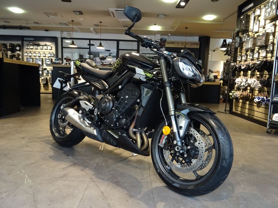 TRIUMPH STREET TRIPLE 765 RS 4