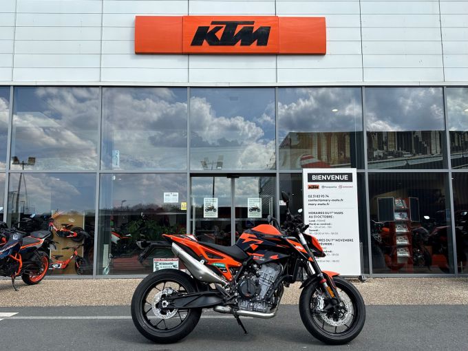 KTM 890 DUKE GP 4