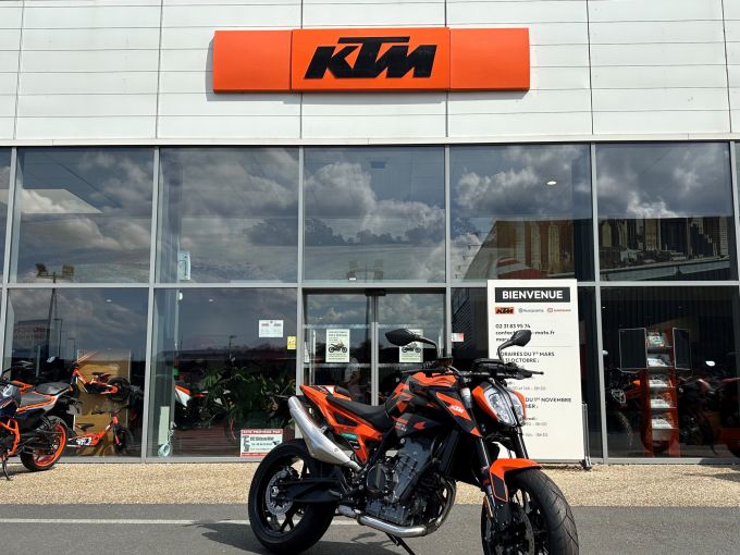KTM 890 DUKE GP 4