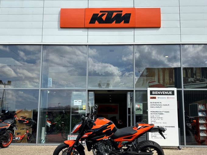 KTM 890 DUKE GP 4