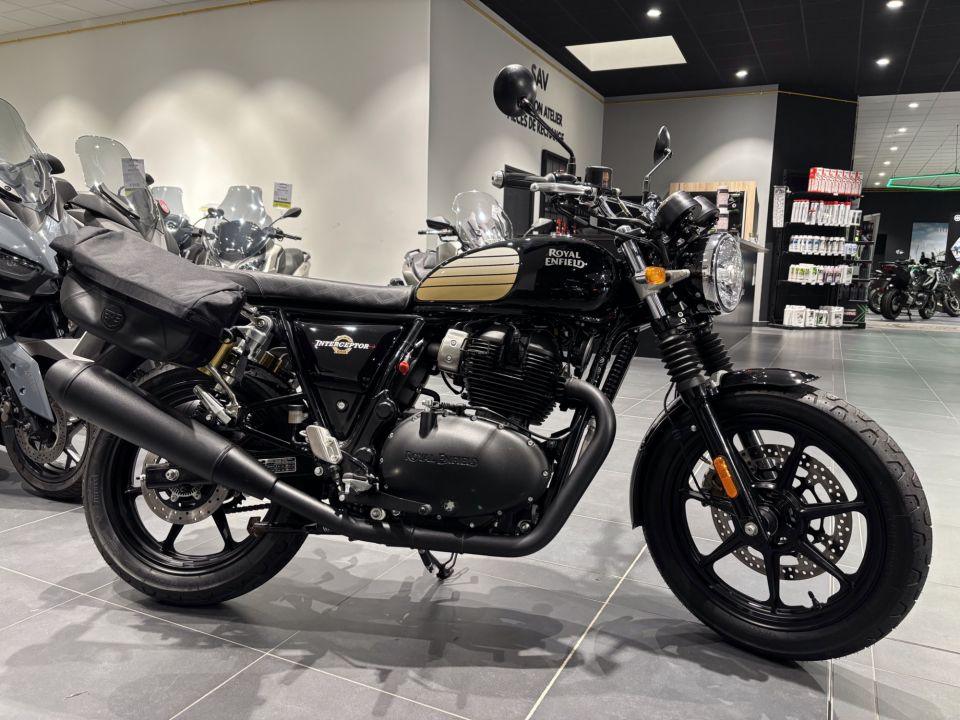 ROYAL ENFIELD INTERCEPTOR 4