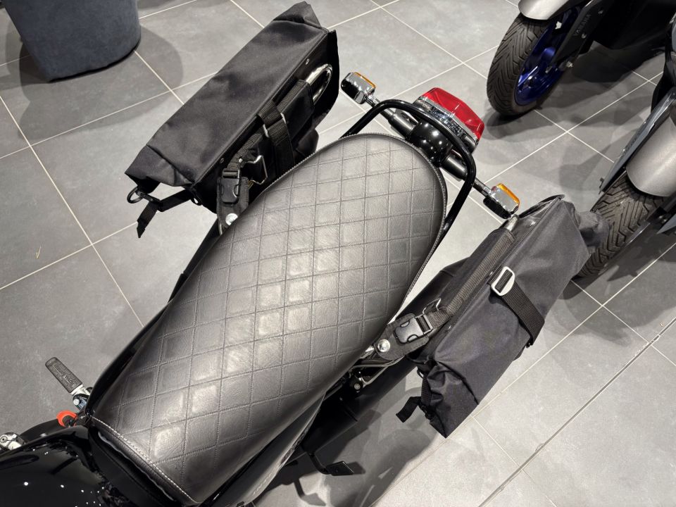 ROYAL ENFIELD INTERCEPTOR 4