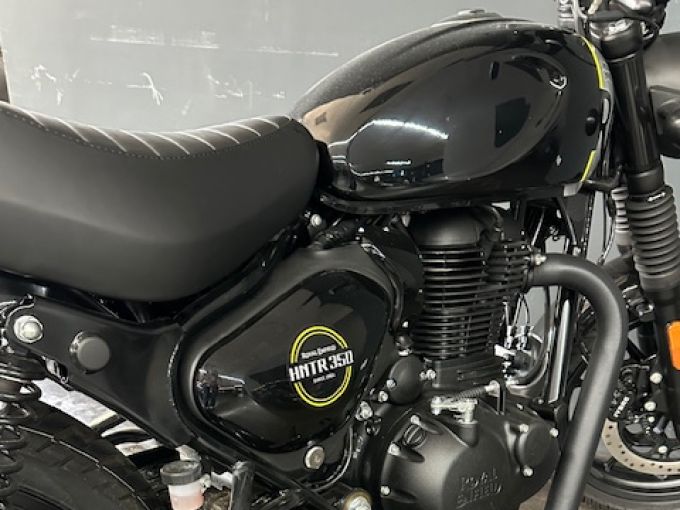 ROYAL ENFIELD HNTR 350 REBEL BLACK 4