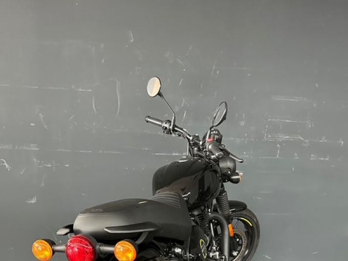 ROYAL ENFIELD HNTR 350 REBEL BLACK 4