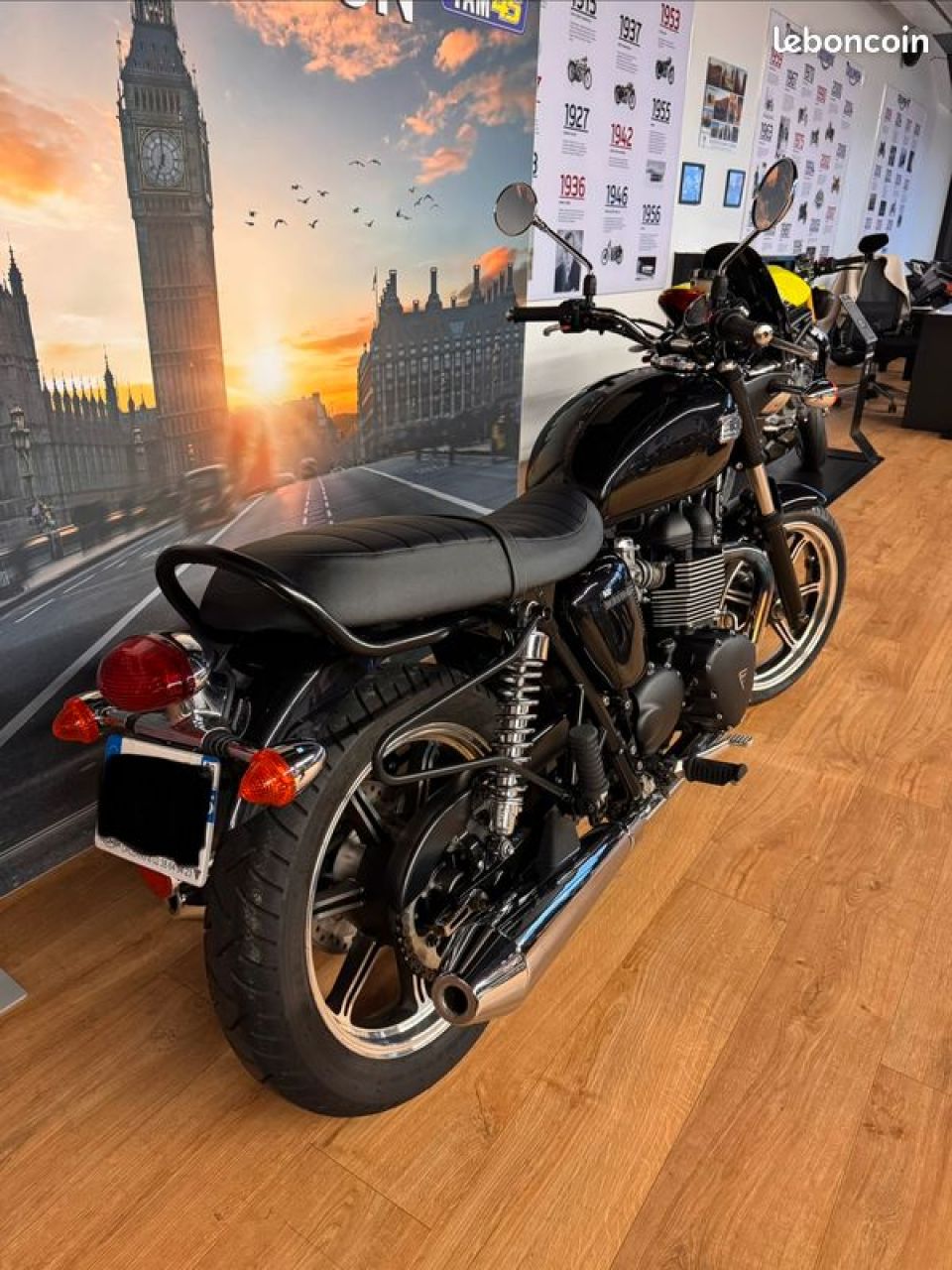 TRIUMPH BONNEVILLE 865 T100 4