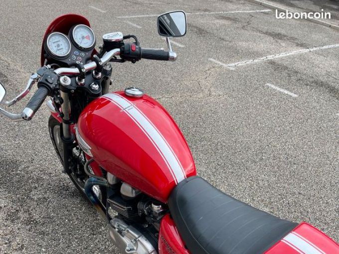 TRIUMPH THRUXTON 900 EFI 4