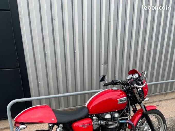 TRIUMPH THRUXTON 900 EFI 4