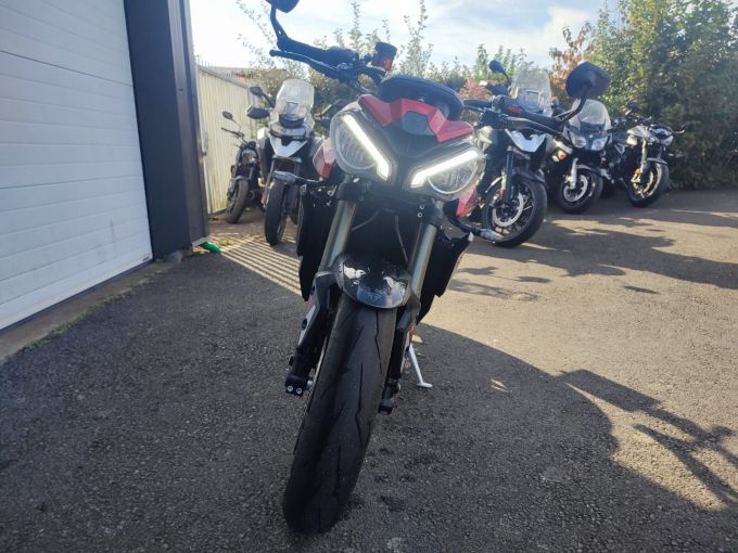 TRIUMPH STREET TRIPLE 765 RS 4