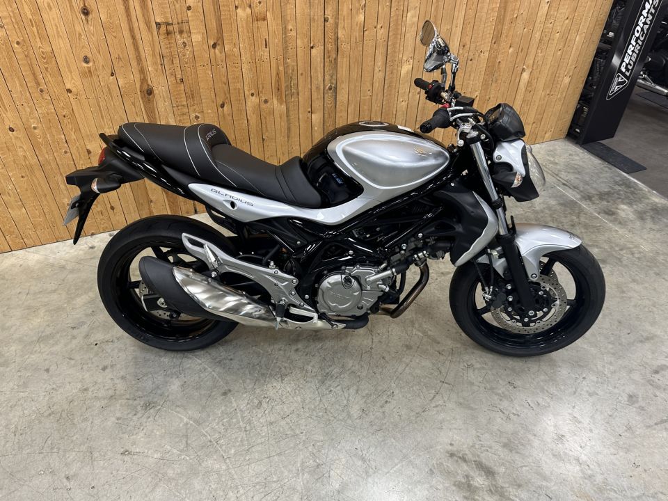 SUZUKI GLADIUS 650 4