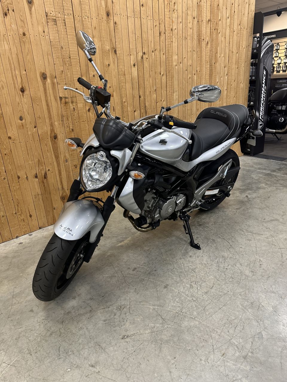 SUZUKI GLADIUS 650 4