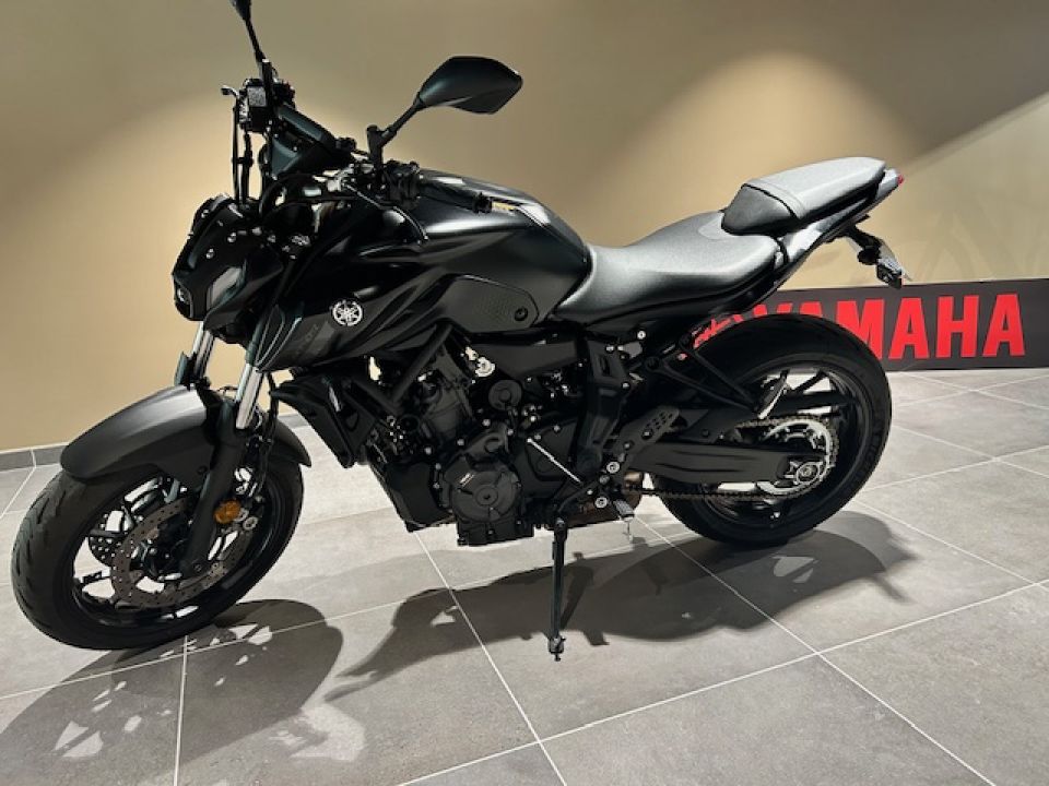 YAMAHA MT-07 (47.5CV) 4
