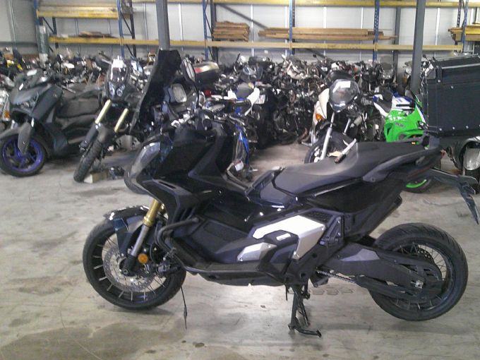 HONDA X-ADV 4