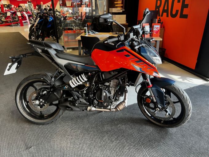 KTM 125 DUKE ABS 4