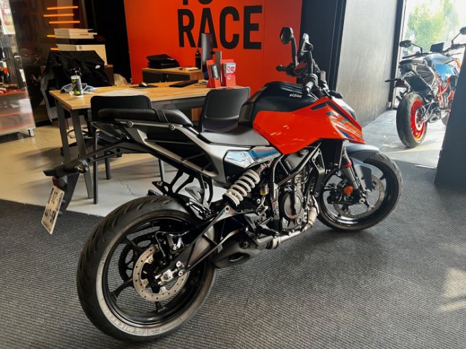KTM 125 DUKE ABS 4